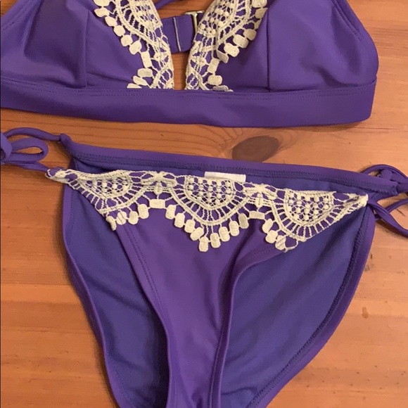 Bathing suits - Picture 2 of 5